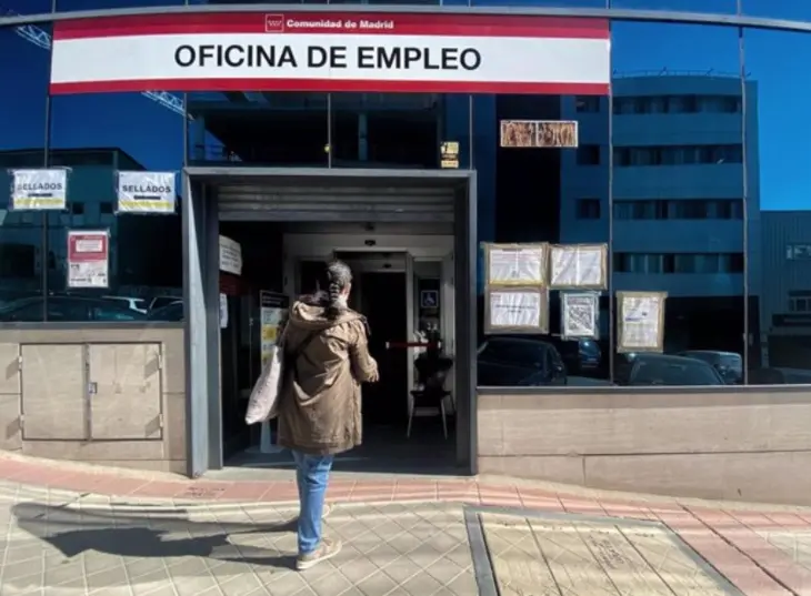 Una mujer acude a la Oficina P&uacute;blica de Empleo en Madrid, Espa&ntilde;a / Twitter.