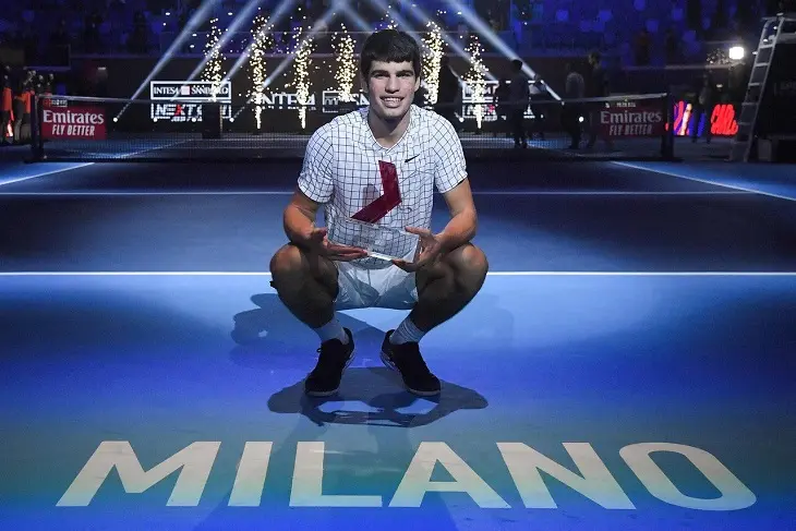 Carlos Alcaraz, campe&oacute;n del NextGen Finals ATP. / @NocheEnPelotas