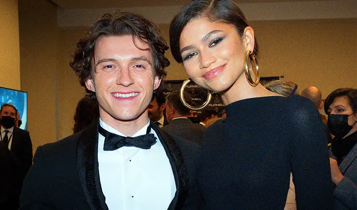 Tom Holland y Zendaya, protagonistas de Spiderman en la gala del Bal&oacute;n de Oro. / @IniciativaV en Twitter.