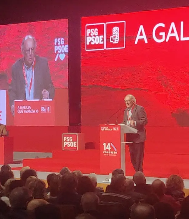 El expresidente Fernando Gonz&aacute;lez Laxe, en el congreso del PSdeG - PSOE. / Mundiario
