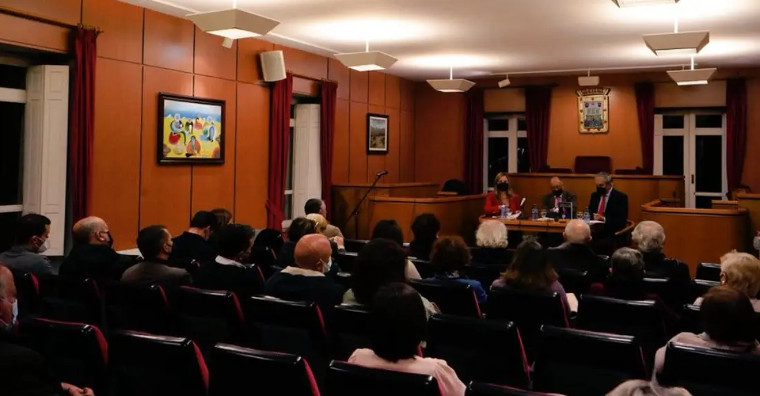 Presentación del libro Cómo salir de esta (II) en la Casa Charry del Concello de Oleiros. / Mundiario