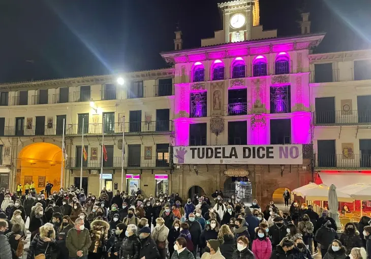 Concentraci&oacute;n en Tudela para condenar el asesinato de Sara Pina. / Twitter @SERnavarra