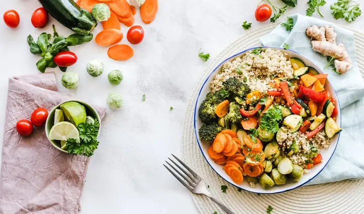 Plato de vegetales. / Pexels.com.