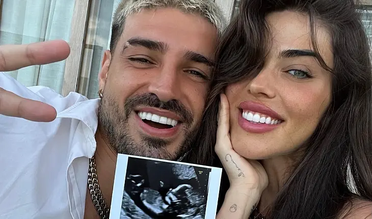 Violeta y Fabio con una ecograf&iacute;a. / @violeta_mangrinyan en Instagram.