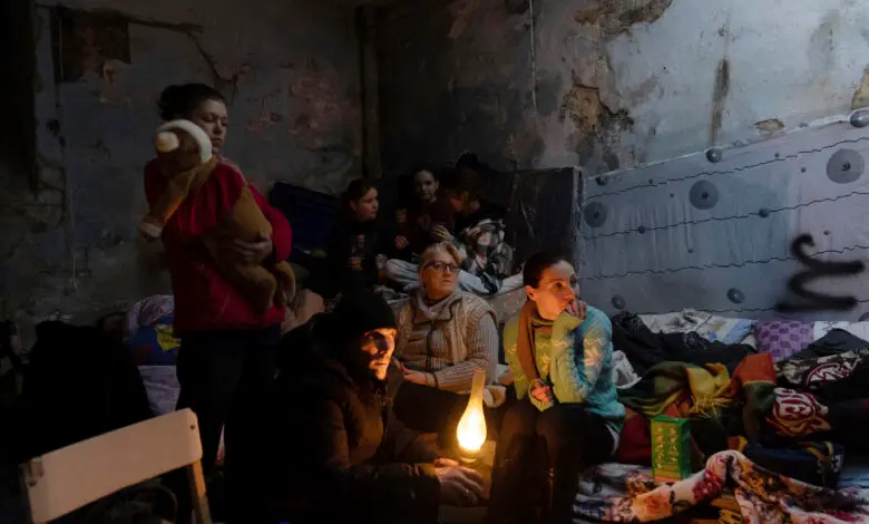 Refugiados en Mari&uacute;pol. / RR SS.