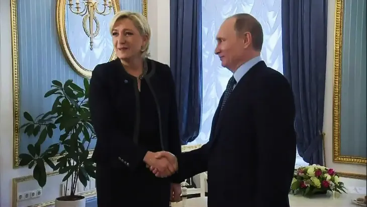 Marine Le Pen y Vladimir Putin en un encuentro en Mosc&uacute; en 2017. YouTube
