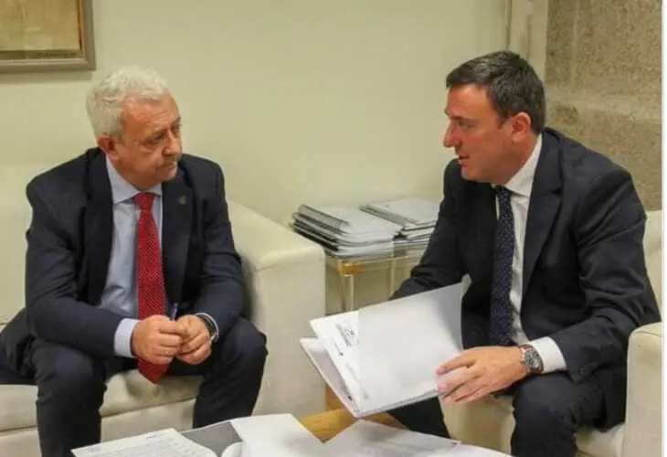 Valentín González Formos con Luis Álvarez preparando el debate de investidura de Rueda. / PSdeG