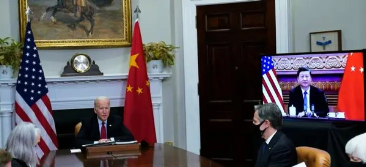 El presidente de EE UU, Joe Biden, en una videoconferencia con el l&iacute;der chino, Xi Jinping. / Casa Blanca