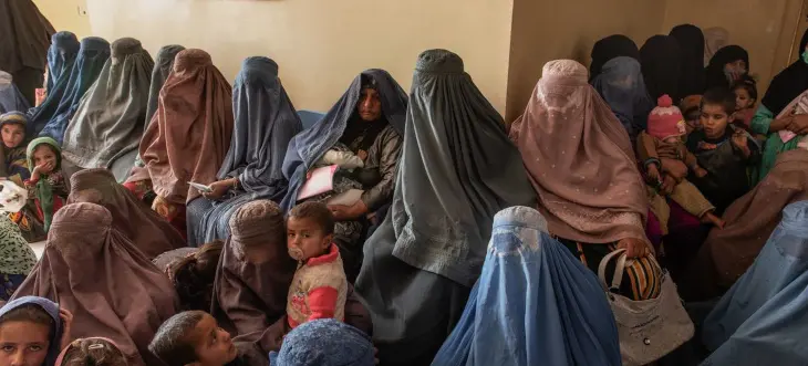 Mujeres en la cl&iacute;nica Mirza Mohammad Khan, en Afganist&aacute;n. / UNICEF