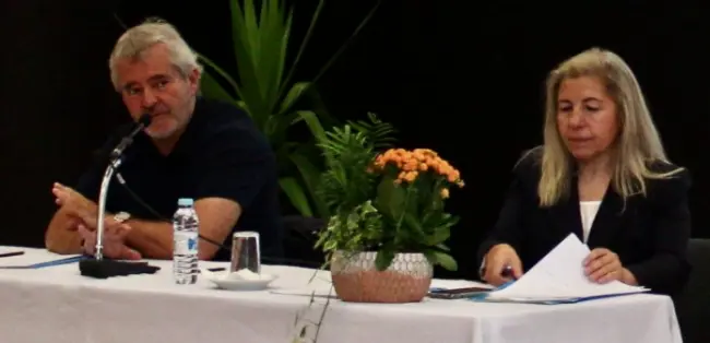 Debate sobre pol&iacute;ticas de sa&uacute;de. /  Mundiario