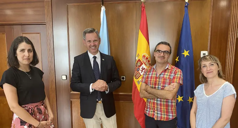 O delegado do Goberno en Galicia con Ángela Fernandez Casal, Marcos Sanluis López e Matilde V&aacute;zquez Rojo. / Mundiario