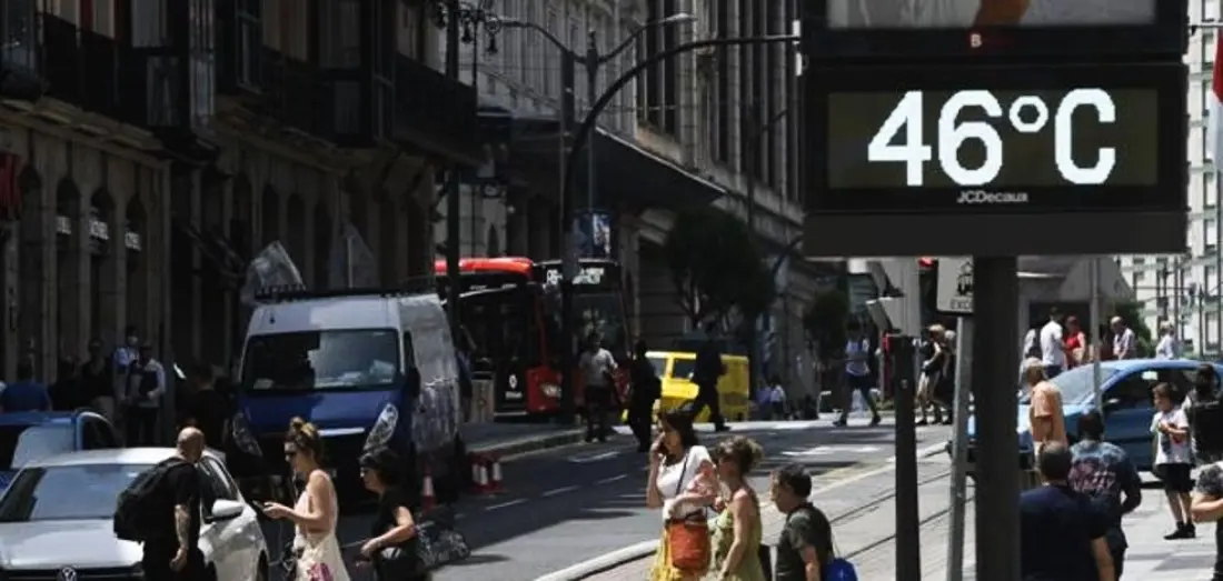Term&oacute;metro marcando 38&ordm; en el centro de Bilbao. /RR SS