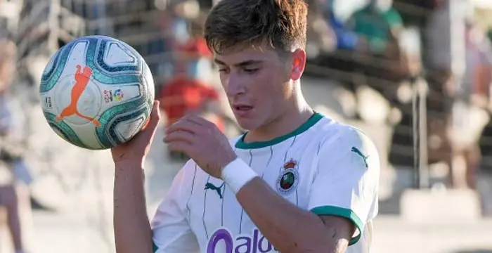 Pablo Torre vistiendo los colores del Racing de Santander. / @pablo_torre10