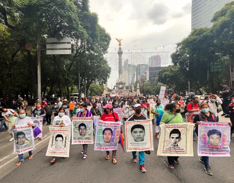 Familiares de los 43 desaparecidos de Ayotzinapa. / RR.SS