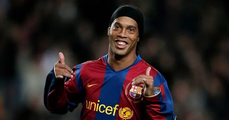 Ronaldinho, exfutbolista brasile&ntilde;o, quien tambi&eacute;n bailaba para celebrar sus goles. / @DMA