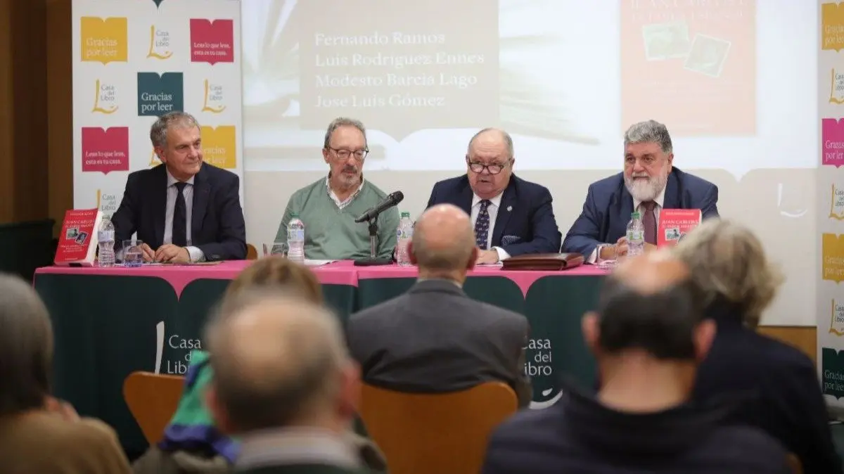 Jos&eacute; Luis G&oacute;mez, Modesto Barcia,&nbsp;Luis Rodr&iacute;guez Ennes y Fernando Ramos, en la presentaci&oacute;n del libro&nbsp;Juan Carlos I, el Faruk espa&ntilde;ol, en la Casa del Libro. / Atl&aacute;ntico