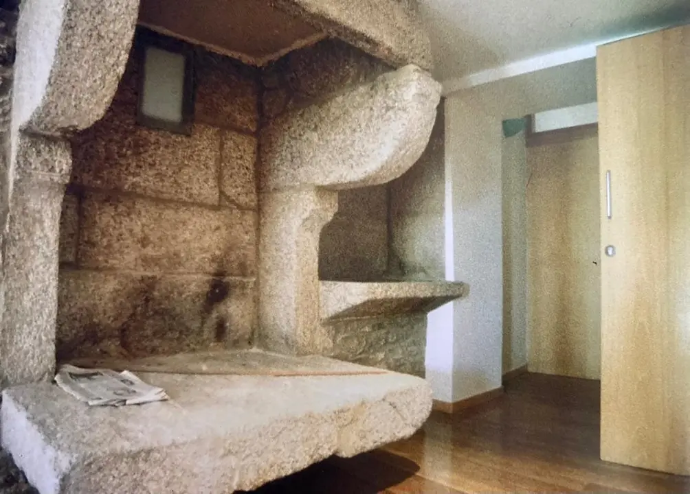 Interior de una casa en la ciudad hist&oacute;rica de Compostela. / RR SS