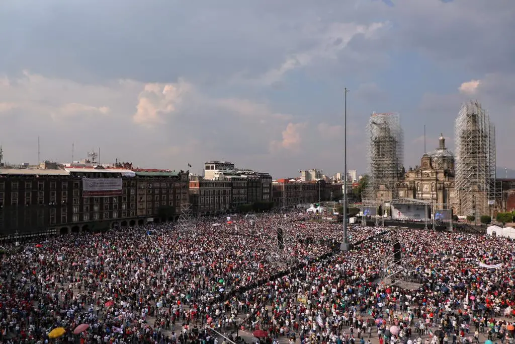 Z&oacute;calo de la Ciudad de M&eacute;xico en la marcha de Andr&eacute;s Manuel L&oacute;pez Obrador. / @Claudiashein