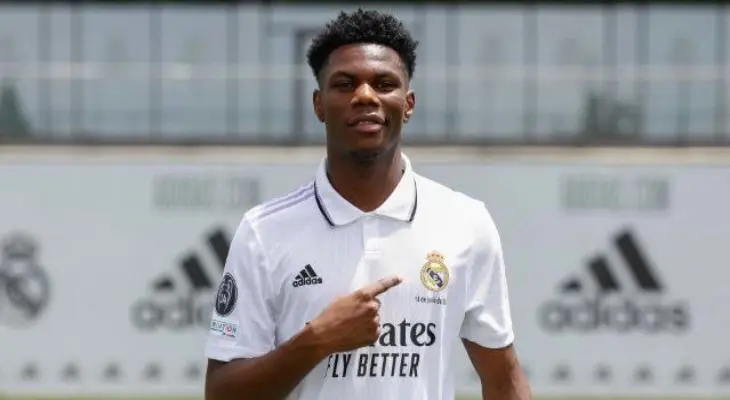 Tchouam&eacute;ni, futbolista del Real Madrid. / @realmadrid