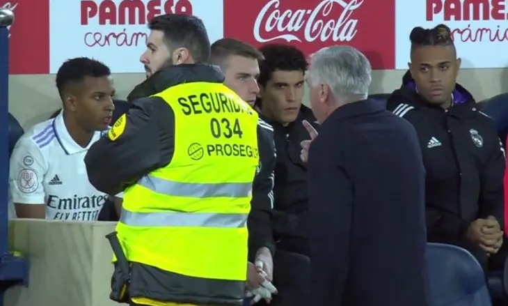 Rodrygo mosleto en el banco por la sustituci&oacute;n. @FutboolFichajes