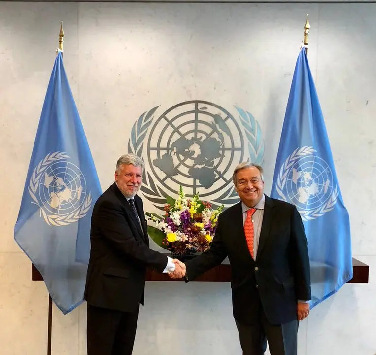 Agust&iacute;n Santos y Ant&oacute;nio Guterres en Nueva York. / RR SS
