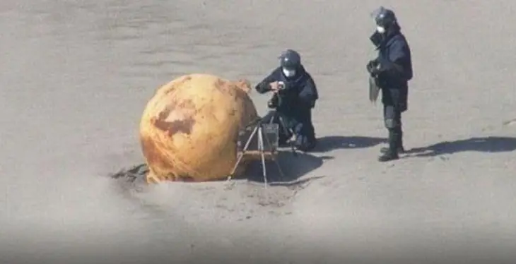 Bola gigante de hierro en Jap&oacute;n. Twitter