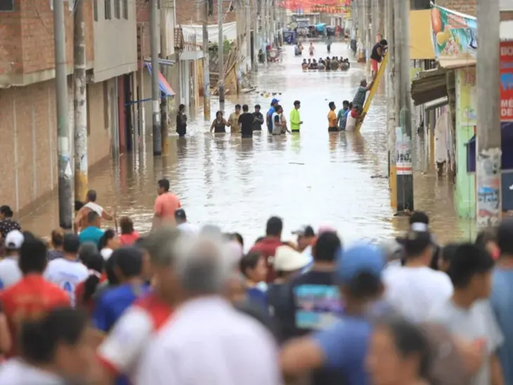 Inundaciones en Per&uacute; por el paso del 'Cicl&oacute;n Yaku' / Twitter