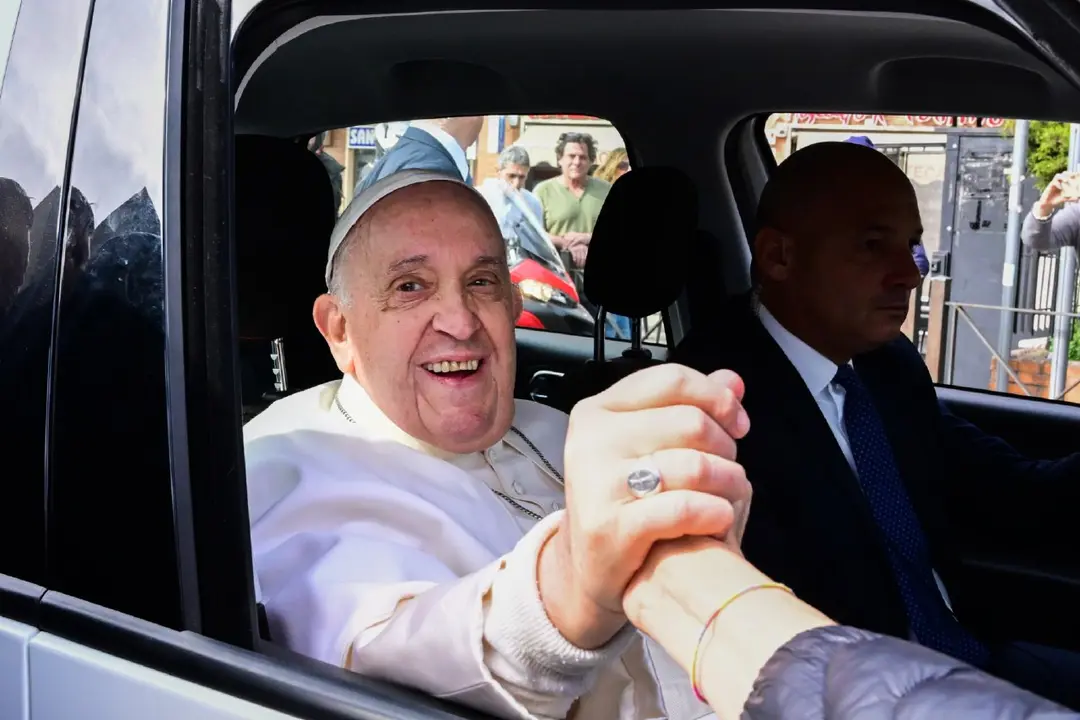 El papa Francisco sale del hospital Gemelli en Roma, Italia. / RR.SS.