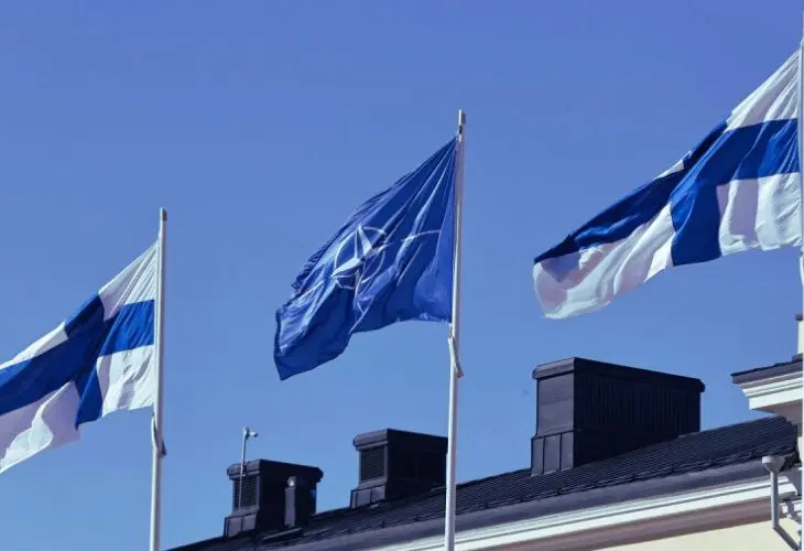Banderas de la OTAN y Finlandia. / RR SS.
