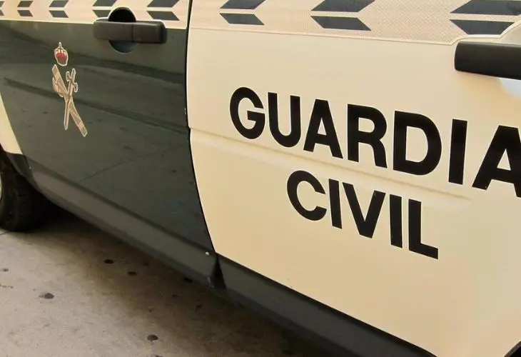 Veh&iacute;culo de la Guardia Civil. / RR SS.
