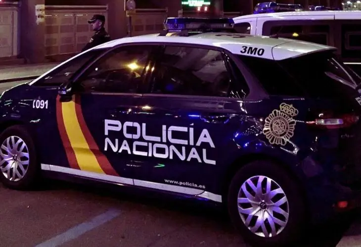 Polic&iacute;a Nacional. / RR SS.
