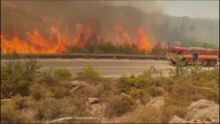 Incendio forestal en isla de Rodas, Grecia. / RR SS.
