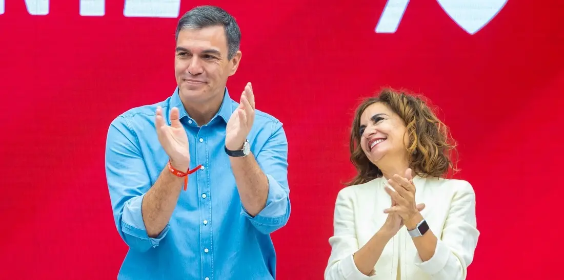 Pedro S&aacute;nchez y Mar&iacute;a Jes&uacute;s Montero, vicepresidenta primera del Gobierno. / Mundiario