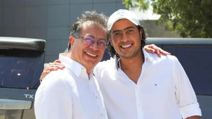 Gustavo Petro, presidente de Colombia, junto a su hijo, Nicol&aacute;s Petro. RR SS