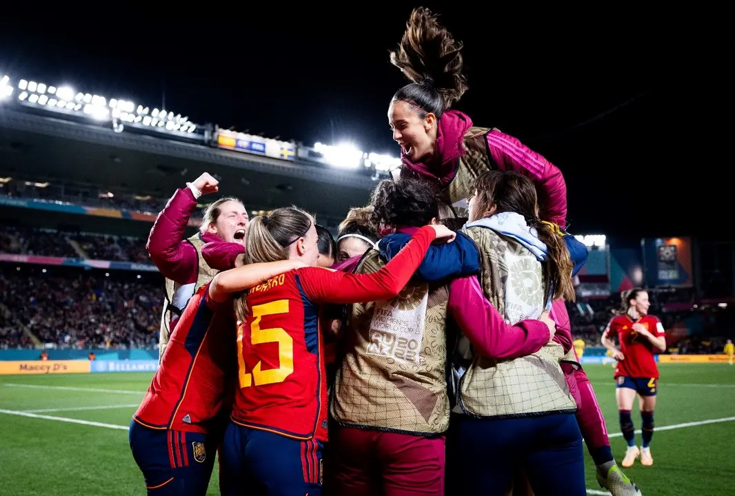 Espa&ntilde;a a la final./ RR SS