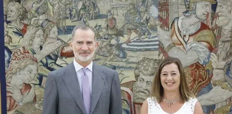 Felipe VI y Francina Armengol. / Casa Real
