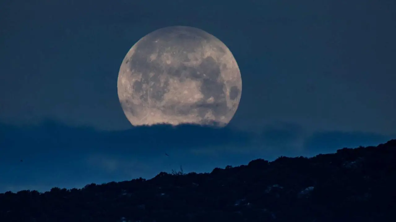Superluna azul. / RR.SS.
