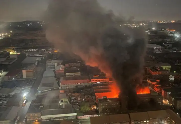 Incendio en Johannesburgo. / RR SS.