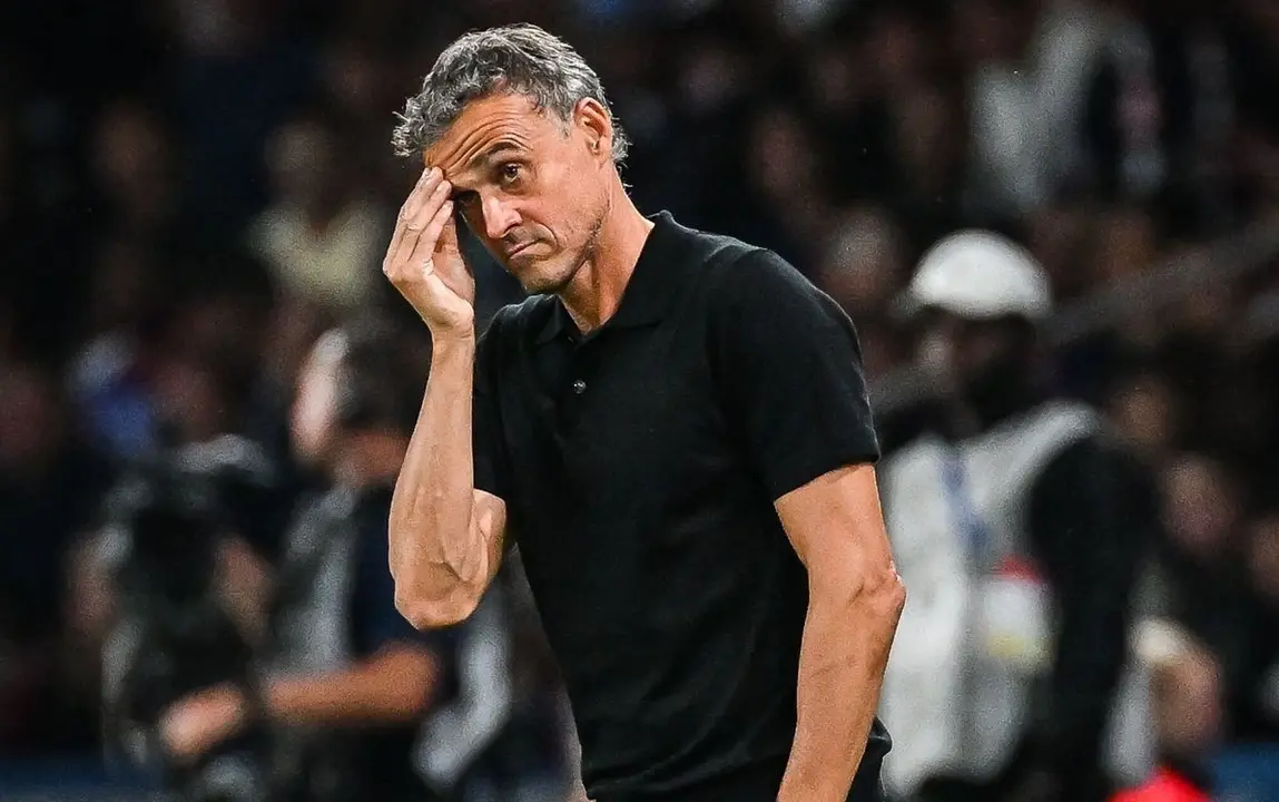 Luis Enrique dirigiendo al Paris Saint-Germain. / @Twitter