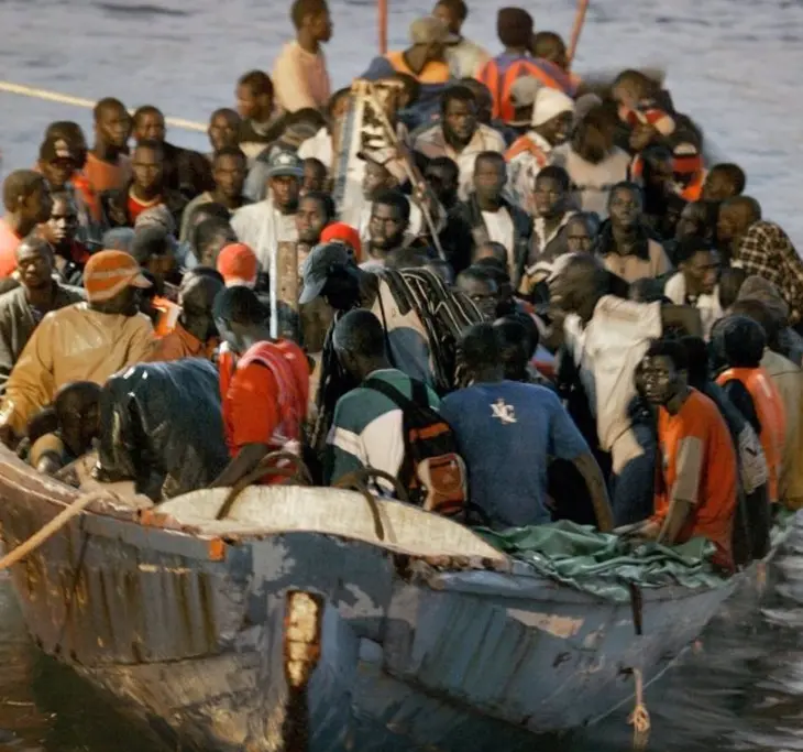 Inmigrantes llegados a Canarias en cayucos. / RR SS.