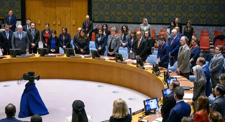 Los integrantes del Consejo de Seguridad guardan un minuto de silencio por los muertos en Gaza e Israel. / ONU.