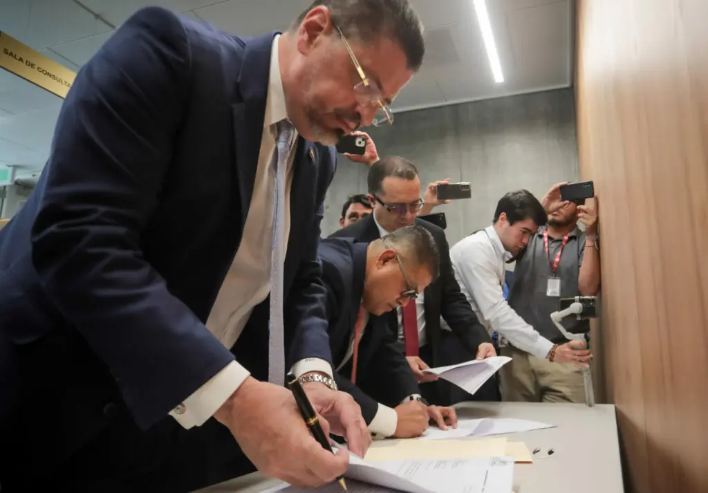 Diputados con Rodrigo Chaves./ RR SS