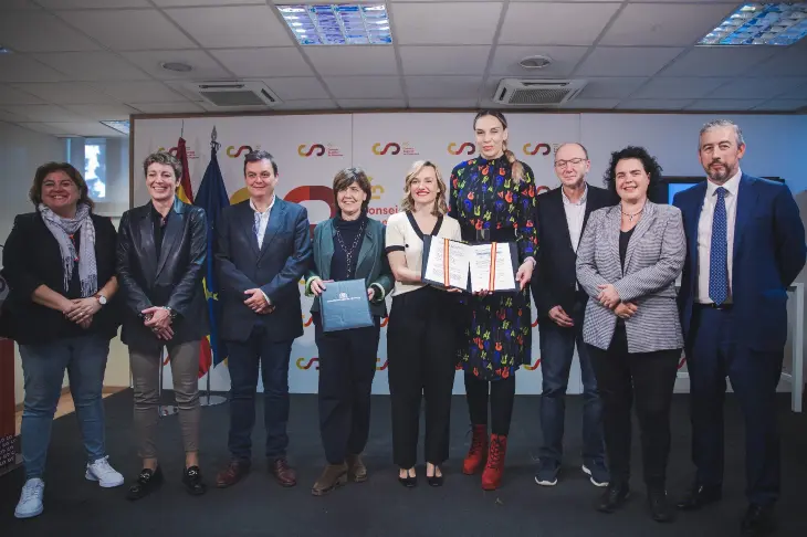 Pilar Alegr&iacute;a y representantes de la Liga Femenina y la Asociaci&oacute;n de Jugadoras de Baloncesto. / Ministerio de Educaci&oacute;n y Deportes