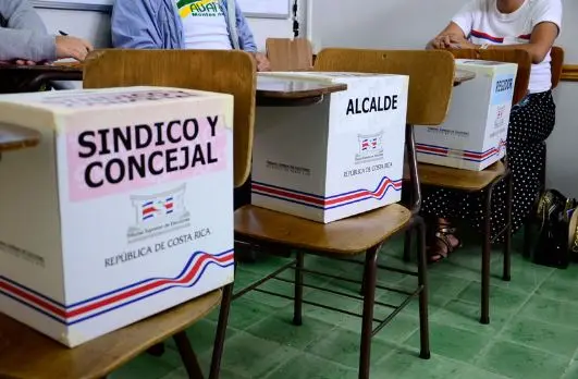 Elecciones./ RR SS