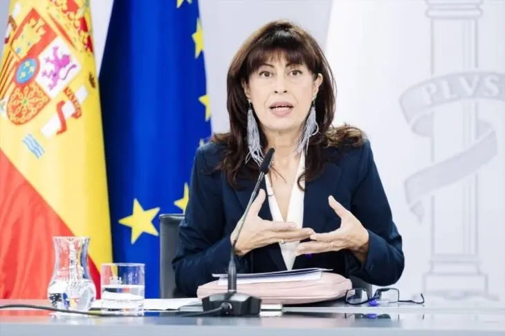 La ministra de Igualdad, Ana Redondo, durante la rueda de prensa posterior a la reuni&oacute;n del Consejo de Ministros, este martes, en el complejo del Palacio de La Moncloa. / Mundiario