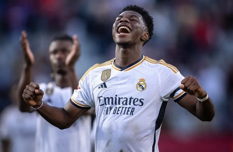 Aurelien Tchoaum&eacute;ni, mediocampista del Real Madrid. @atchouameni
