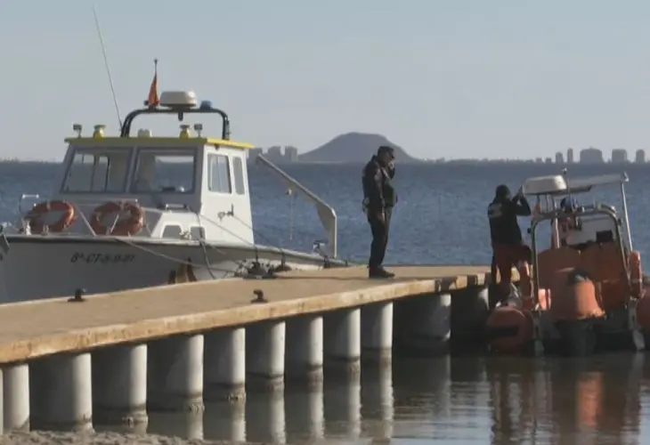 Operativo de b&uacute;squeda de Ivo Petrov, desaparecido en el Mar Menor. / RR SS