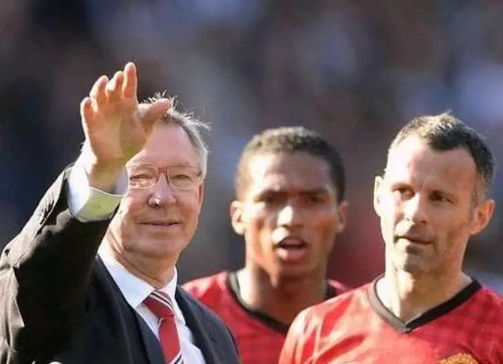 Sir Alex Ferguson, Antonio Valencia y Ryan Giggs. / @ryangiggs.cc