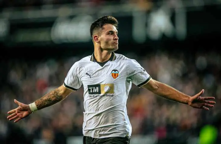 Hugo Duro, delantero del Valencia CF. /@valenciacf_en