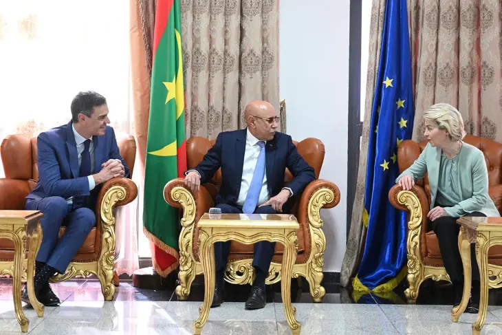 Pedro S&aacute;nchez, Ursula von der Leyen y el presidente de Mauritania, Mohamed Ould Ghazouani. / La Moncloa